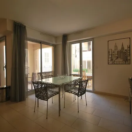 Vieux Port One Bedroom A05 Apartment *